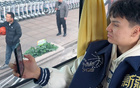 新疆男籃歸隊，球迷歡歌接機(jī)，伊福錄播，李炎哲鼓掌。