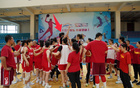 女籃體能訓練，張子宇缺席，李夢王思雨態(tài)度端正。