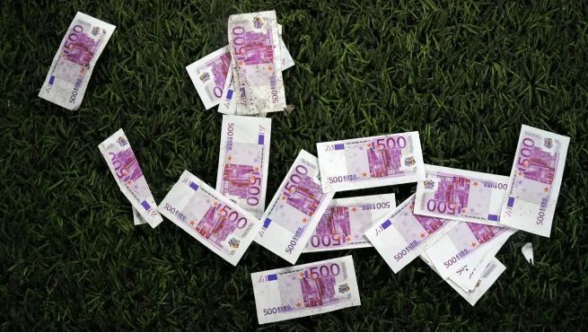 巴黎歐冠奪冠，金錢味濃，攬1.2億