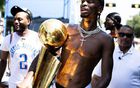 高溫狂歡，亞歷山大裸舉慶MVP！雷霆球迷呼聲震天！