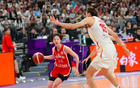 中國(guó)女籃敗北，張子宇17+9難救局！全隊(duì)情緒低落。