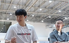 青島專訪楊瀚森：中美籃球差異，速度強(qiáng)度，CBA助NBA之旅